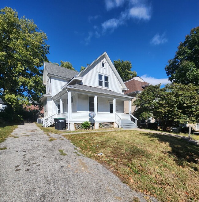Building Photo - 3522 Cass St Rental