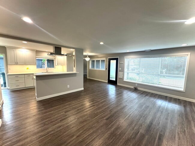 Photo - 7513 28th Ave SW