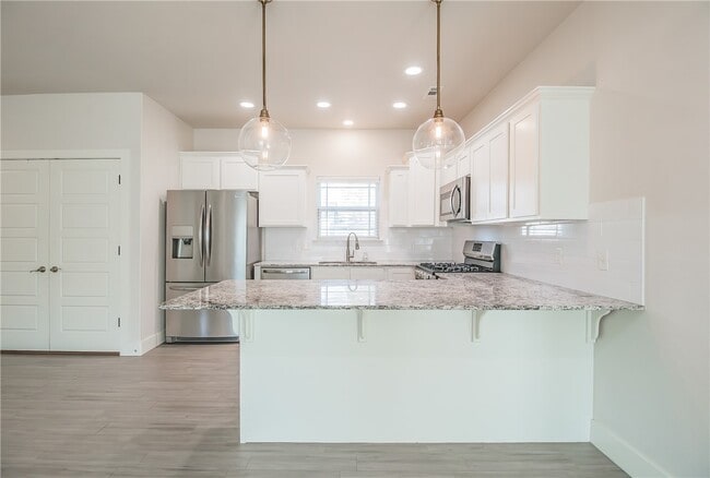 Photo - 350 W Kinniburgh Dr