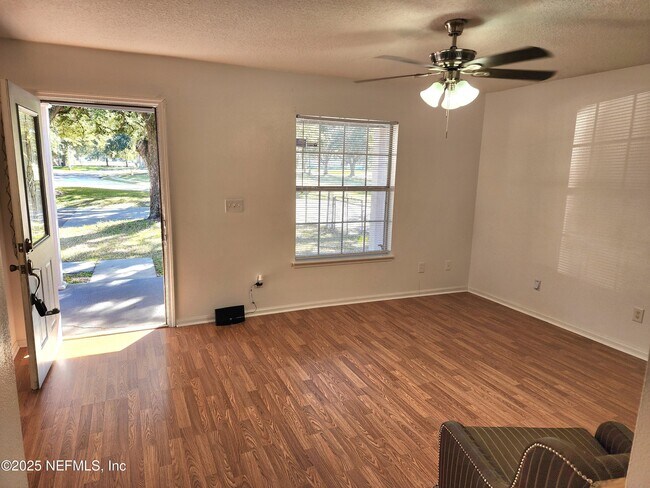 Photo - 2345 W 15th St