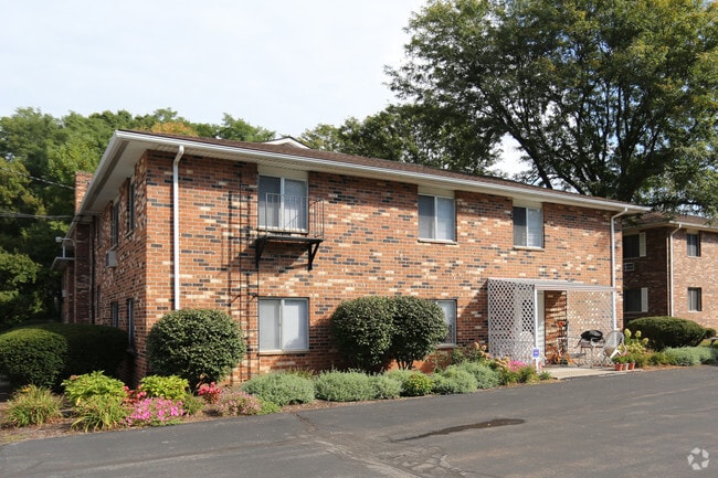 Oakwood Manor Apartments