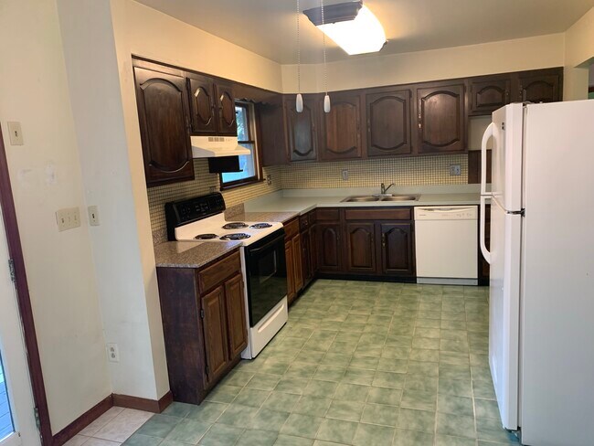 Photo - 429 Baron Rd