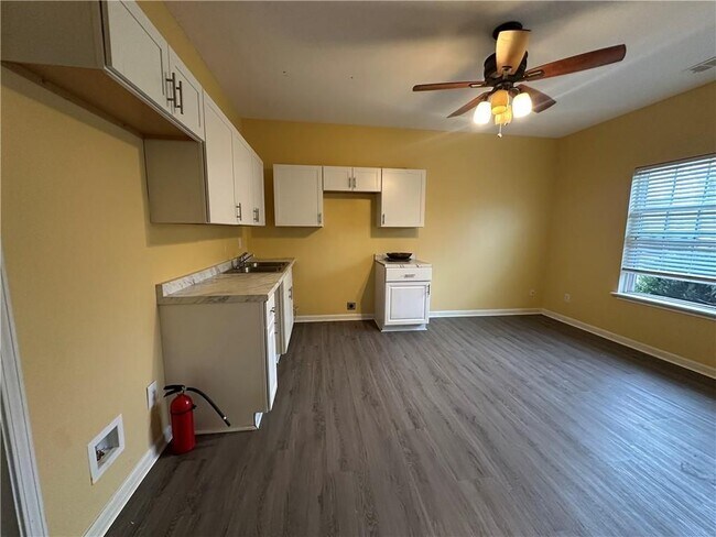 Photo - 1943 Oakbluff Way SW