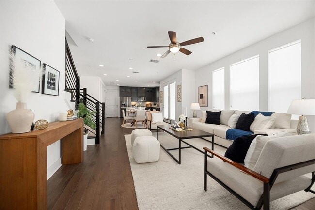 Photo - 2409 Simond Ave