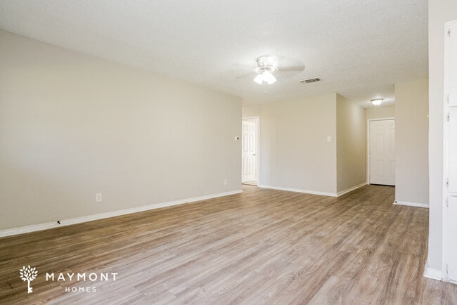 Photo - 5137 Cottey St