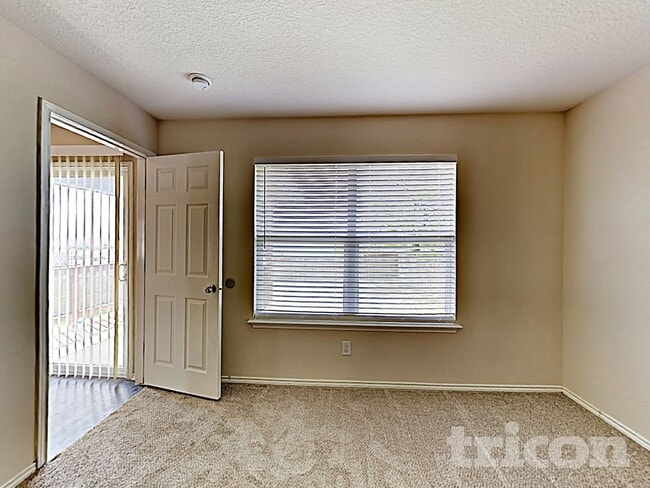 Photo - 2319 Camberly View