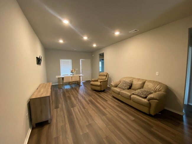 Photo - 5412 Mariposa Grv Dr