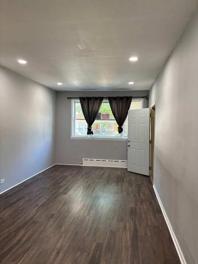 Photo - 3053 N Elbridge Ave