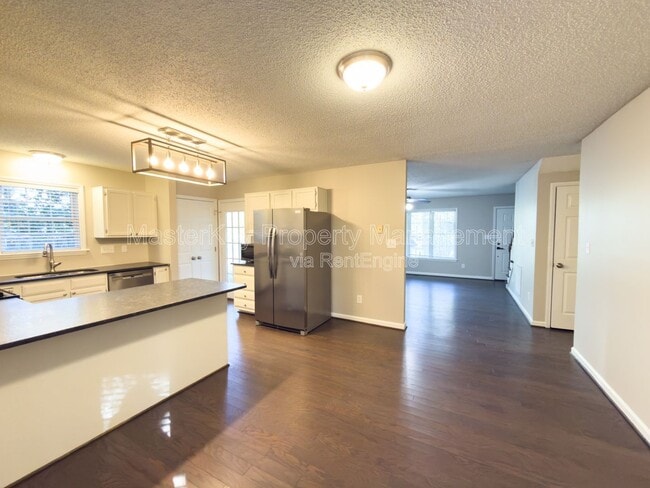 Photo - 251 Tillamook Dr