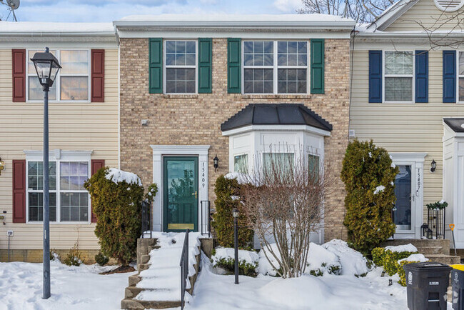 Building Photo - Beautiful 3-Level Townhome in Brandywine! ...