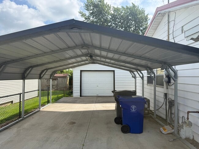 Photo - 2820 N Delphos St