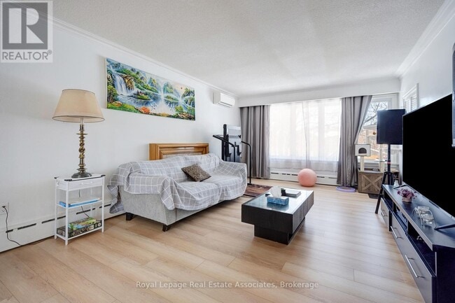 Photo - 69 Oldham Rd Unit 3-Br Upper