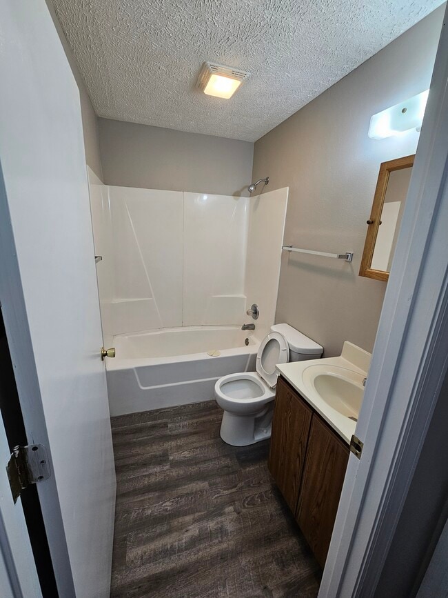 Photo - 215 N 3rd St