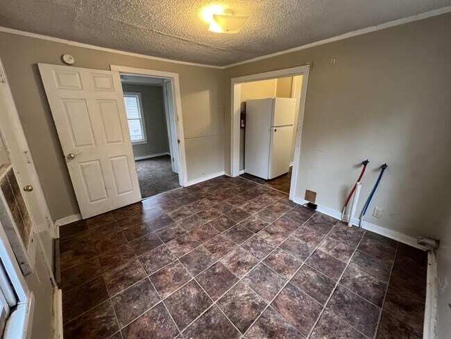 Photo - 311 Short St