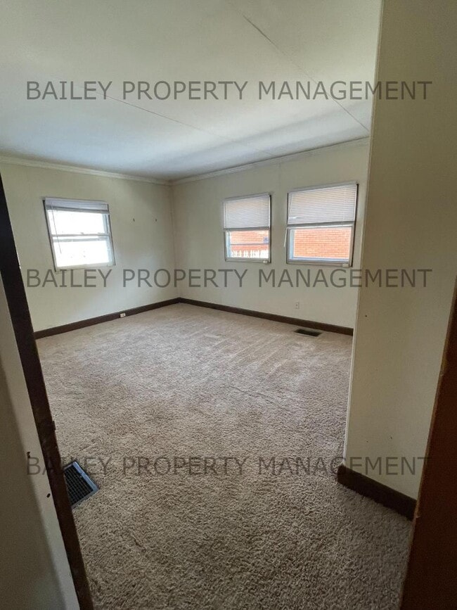 Photo - 1661 Richmond Dr