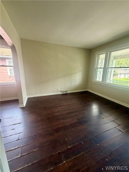 Photo - 2237 Ontario Ave