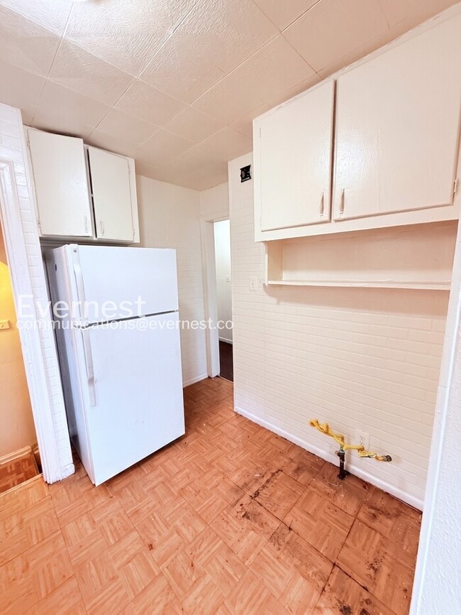 Photo - 18659 Shaftsbury Ave