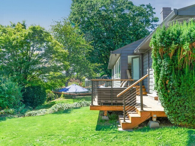 Photo - Stunning Mid-Century Home with Spectacular Southerly Views in Sought-After Terwilliger Heights!