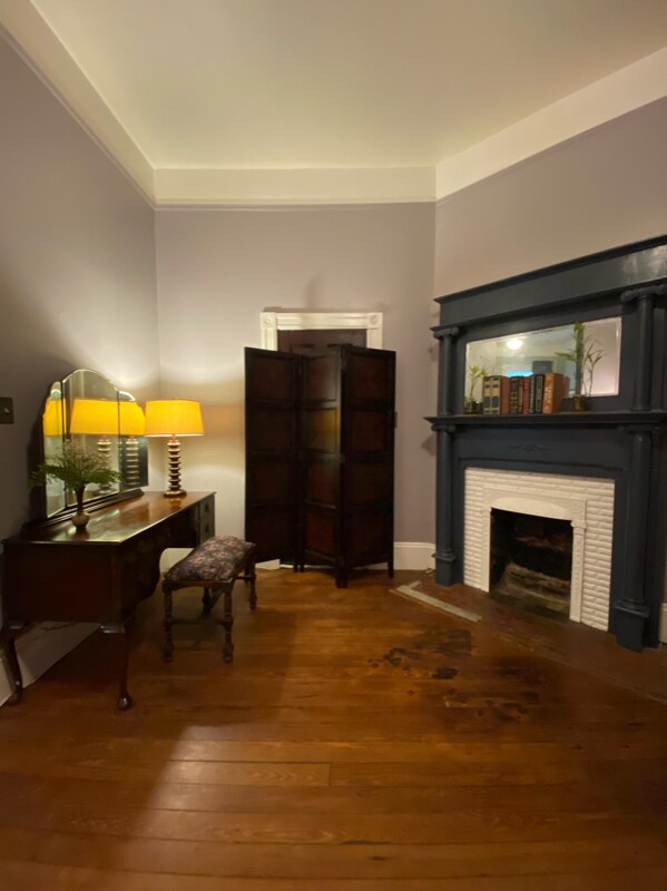 Photo - 203 W 35th St