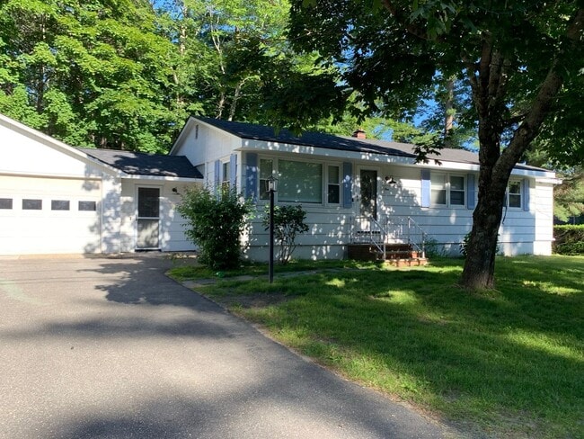 3 Bed 1 Bath House Topsham - 3 Bed 1 Bath House Topsham