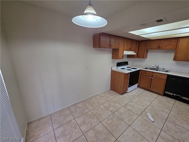 Photo - 4300 N Lamont St Unit 232
