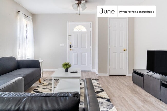 Photo - Room in Shared 3 bed/2 bath home Unidad C