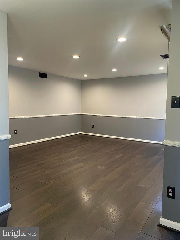Building Photo - 7248 Donnell Pl Unit B5