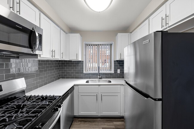 Building Photo - Oak Park Manor Apartments & Townhomes