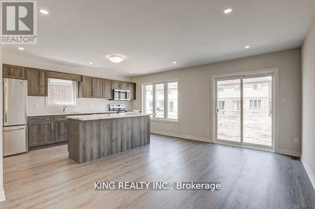 Photo - 126 Monarch St