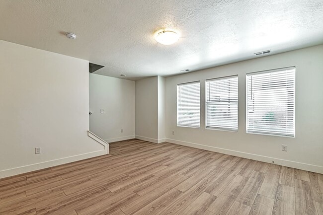Photo - 145 E Verdon Ct