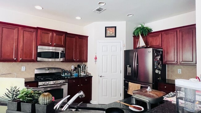 Photo - 725 Earlham Dr