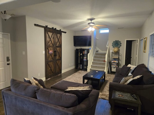 Photo - 209 Hardwicke Ln Unit SI ID1507337P