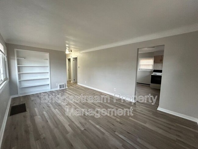 Photo - 3748 St James Ave