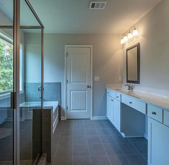 Photo - 6630 Springfield Wy.