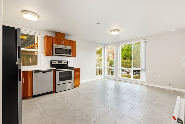 Photo - Gorgeous Studio in SW Seattle Unidad UT-YOO917_101