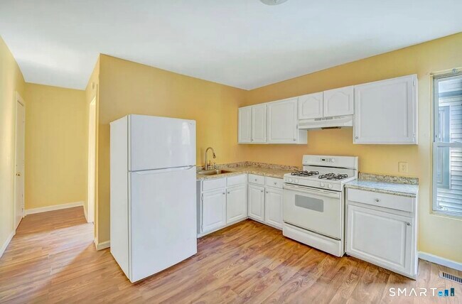 Photo - 45 Bassett St