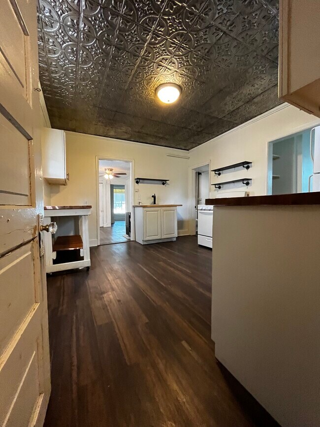 Kitchen - 2639 Taylor St NE Unidad #1