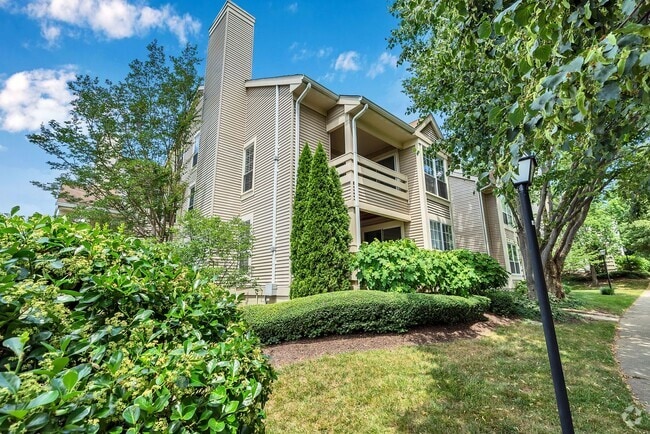 Building Photo - Rarely Available 2-Level, 2 Bed 2 Bath Upp... Rental