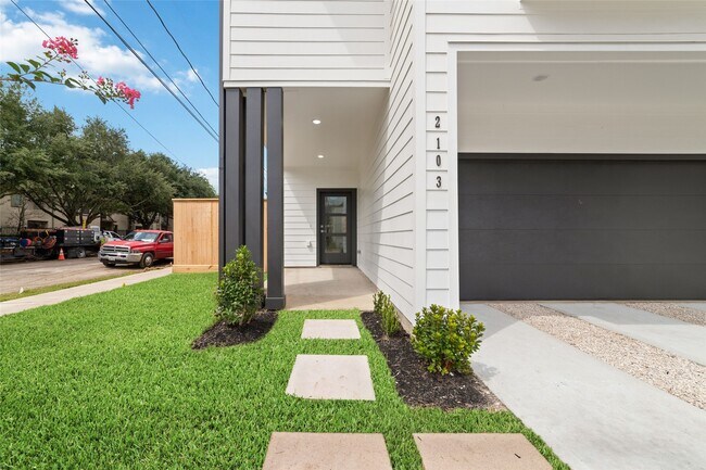 Photo - 2103 Holman St