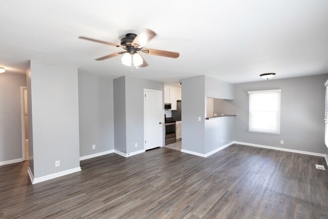 Photo - 857 Heritage Cir