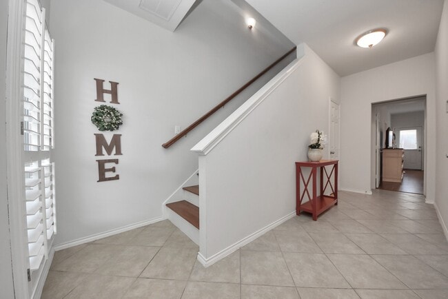 Photo - 943 W Heights Hollow Ln