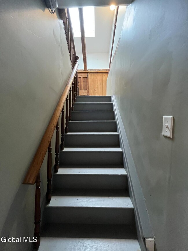 Photo - 715 Hudson Ave Unidad E