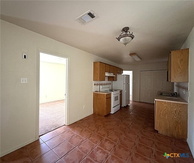 Photo - 1002 W Avenue B