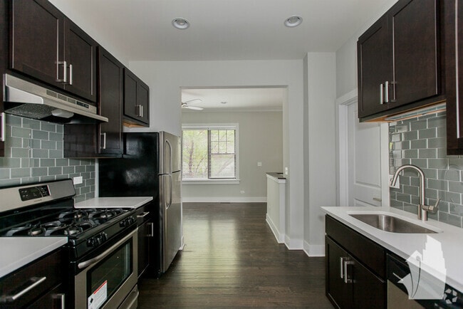 Building Photo - 1952 W Nelson St Unit 3W Rental
