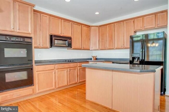 Photo - 8038 Samuel Wallis St