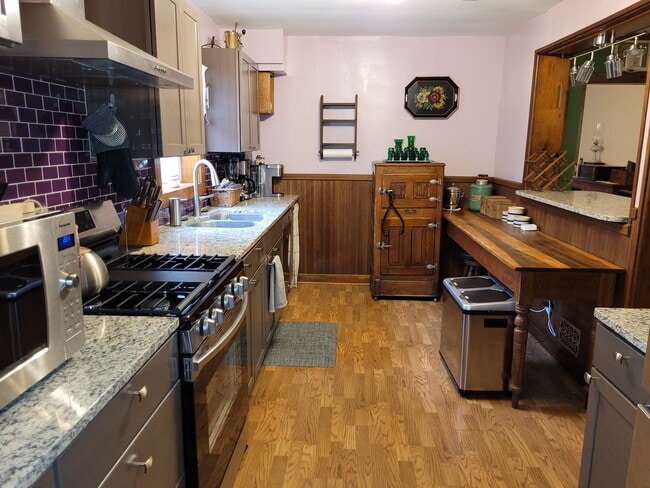 Photo - 1036 Creek Locks Rd