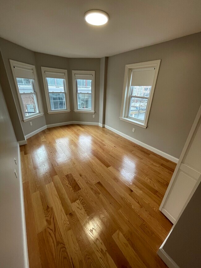 Photo - 114 Berkshire St Apartments