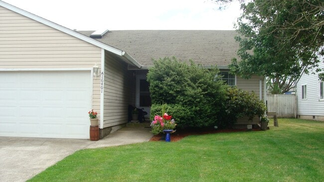 Building Photo - WeakleyG 16401 Unit B
