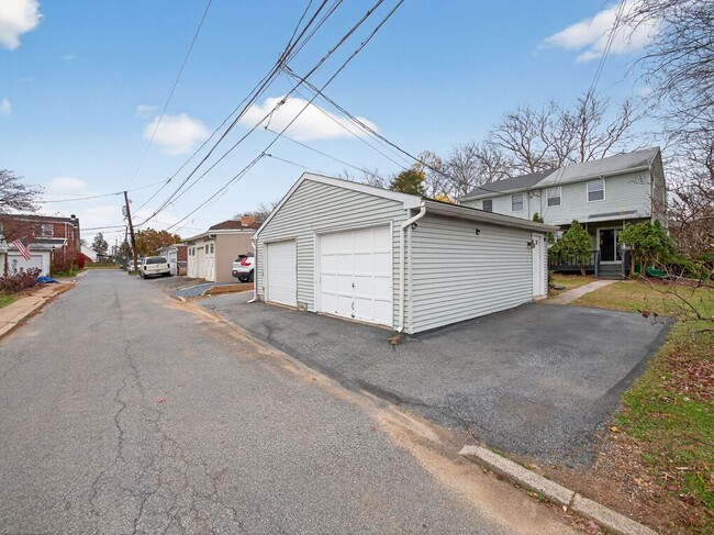 Photo - 2149 W Allen St