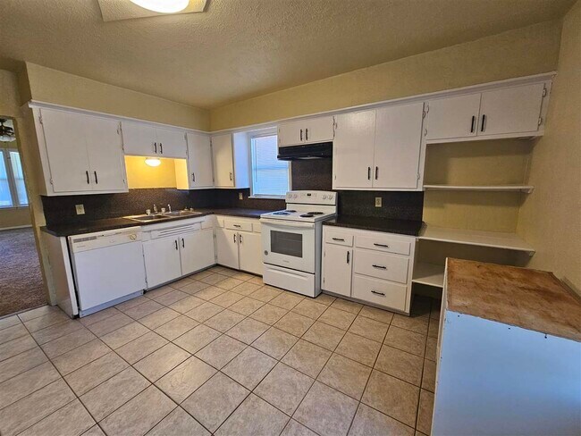 Photo - 909 NW Bell Ave